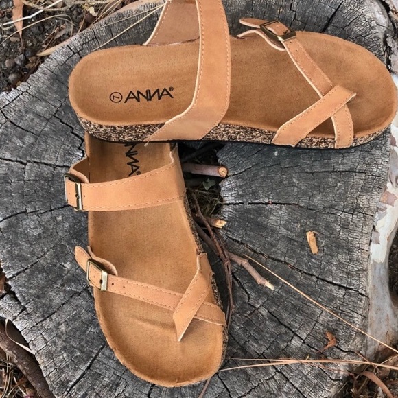 🔥New (Women’s 7/9)♥️Criss Cross Tan Vegan Slip On - Picture 3 of 3